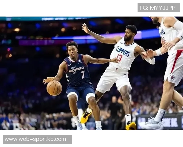 马克西感激洛瑞在篮球与生活中给予的指导与支持助其成长为领袖 马克西感激洛瑞在篮球与生活中给予的指导与支持助其成长为领袖