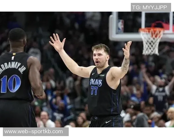 东契奇荣膺12月19日NBA最佳球员展现超凡实力引发热议 东契奇荣膺12月19日NBA最佳球员展现超凡实力引发热议