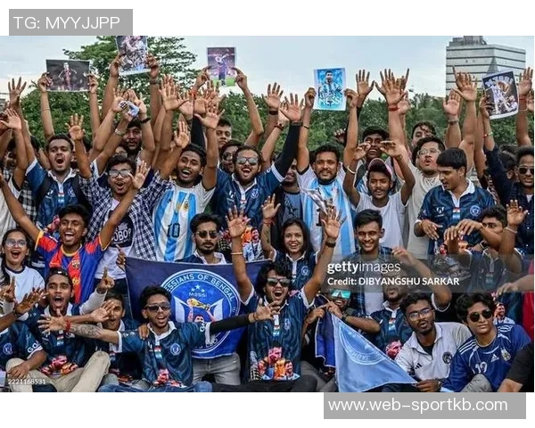 梅西印度行引发混乱当地官员指责组织方贪婪无能与球迷自拍成风 梅西印度行引发混乱当地官员指责组织方贪婪无能与球迷自拍成风