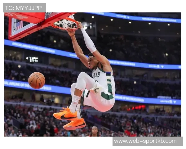 米德尔顿重返赛场半场表现抢眼贡献10分并助攻字母哥制造犯规 米德尔顿重返赛场半场表现抢眼贡献10分并助攻字母哥制造犯规